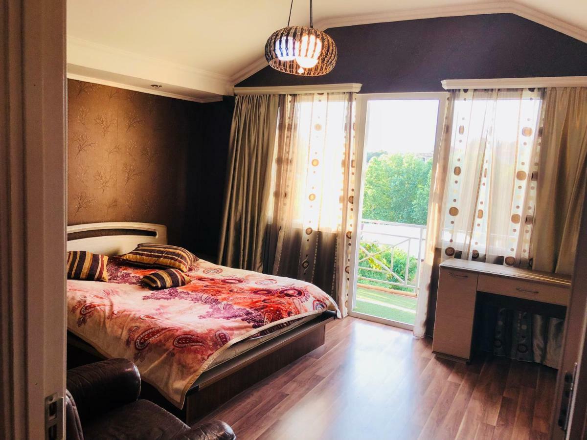Giorgi Apartment Tbilisi Exterior photo